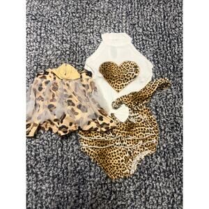 Three piece girls outfit. NIB. Size 80 (9-12 month). So Cute